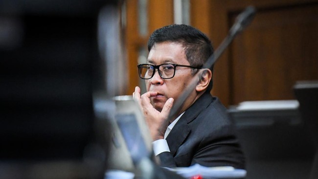 tim-penasihat-hukum-hasto-keberatan-tiga-penyidik-kpk-sebagai-saksi